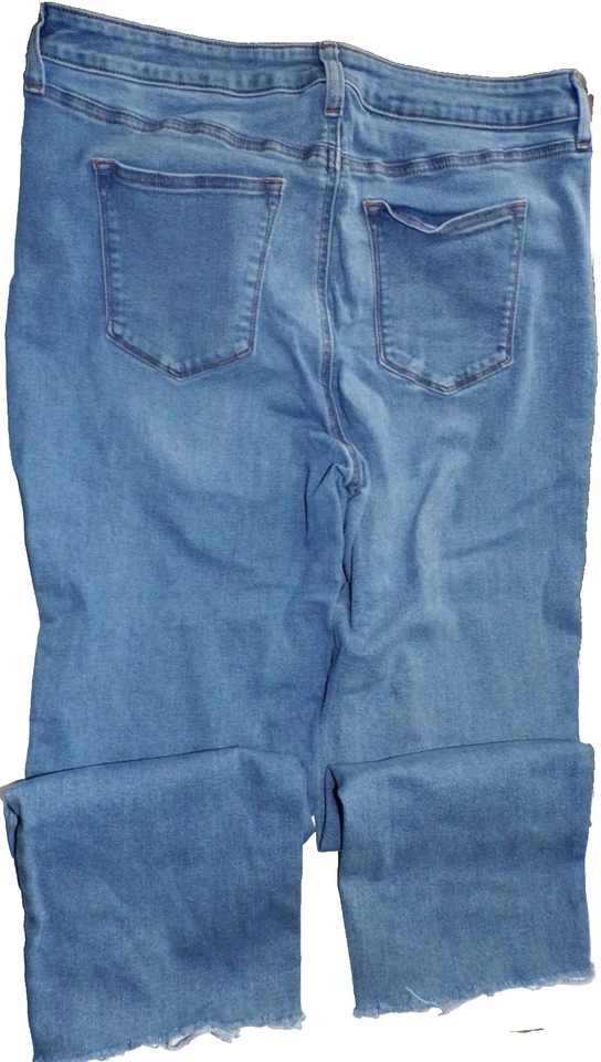 Jeans feminino Sonoma crop cutoffs reto tamanho 14R lavagem média 36/24 LB2 - Imagem 2 de 4