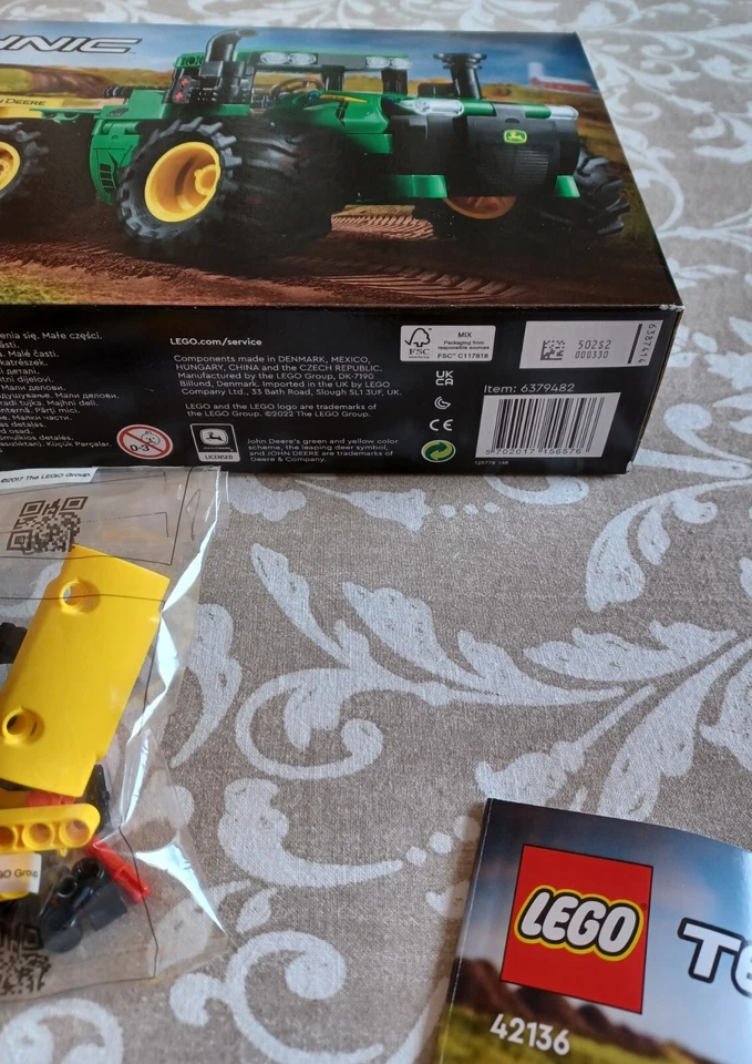LEGO Technic 42136 John Deere 9620R 4WD Tractor, foto 3 di 3