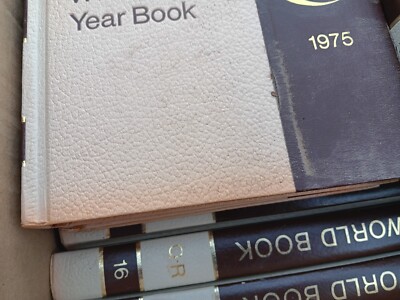 The world book encyclopedias 1975年版 全24巻 1975 World Book Encyclopedia 22 Volumes & 1975 World Events