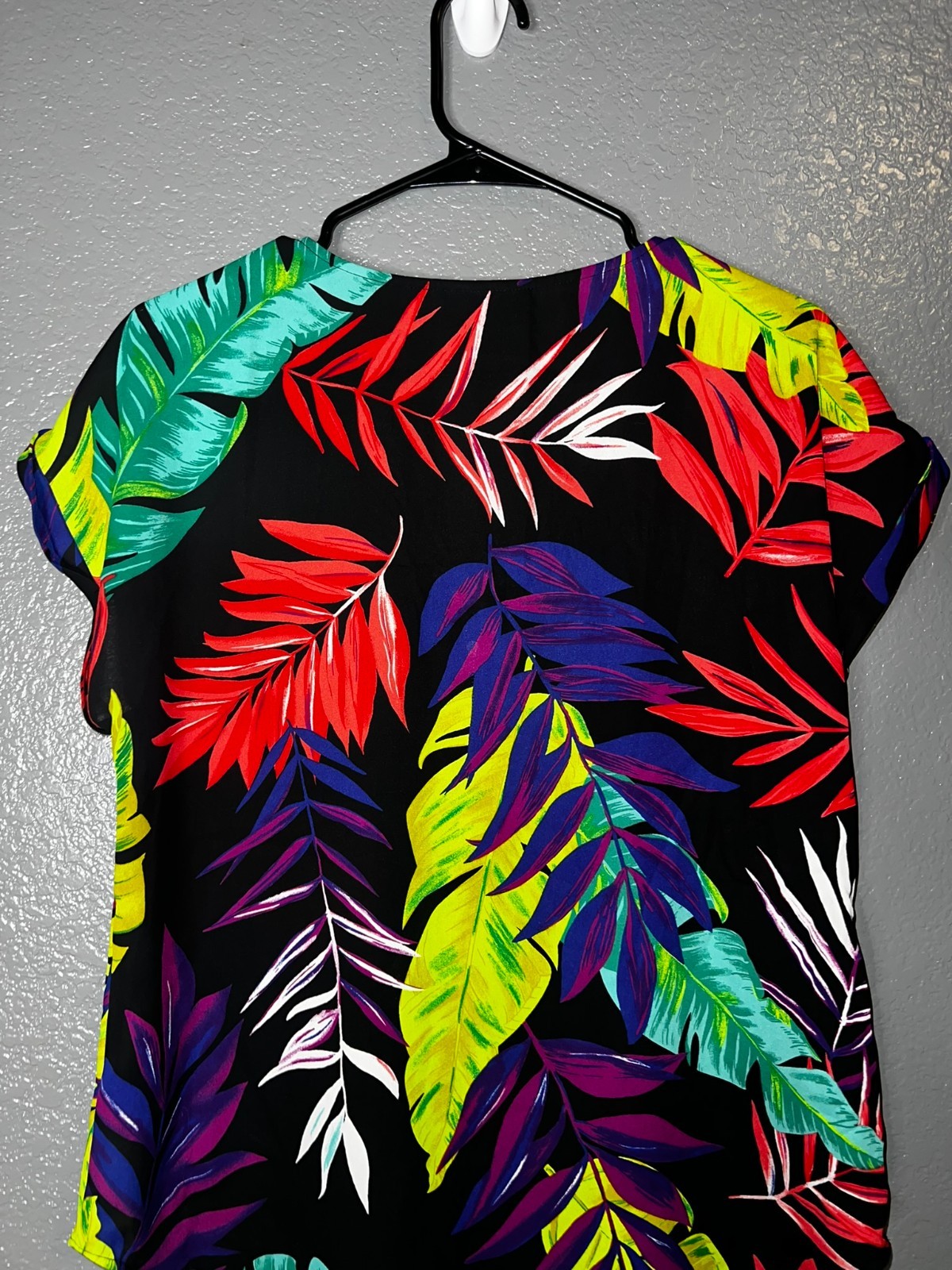 Bold Elements Tropical Leaf Print Zip Neck Short … - image 3