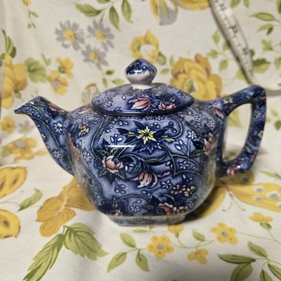 Vintage Blue Floral chintz Teapot: Sadler Ringtons Ceramic England
