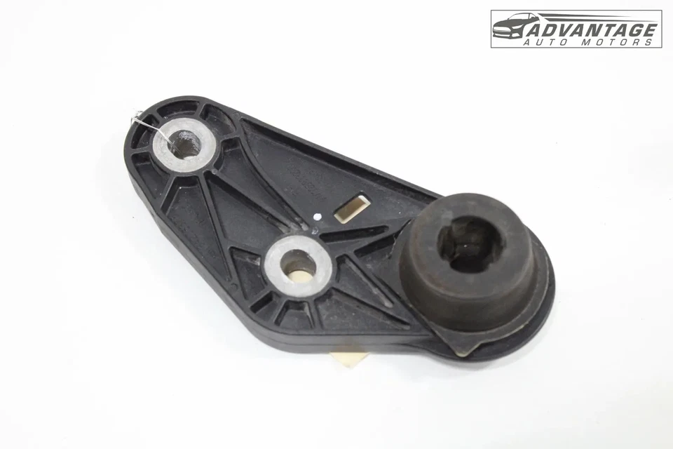 Chevrolet Equinox 2018-25 escape silenciador trasero derecho aislador suspensión OEM Foto 3 de 4