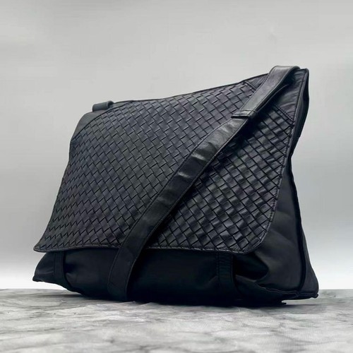 Bottega Veneta Intrecciato Messenger Bag Black Leather Shoulder Japan 0511363