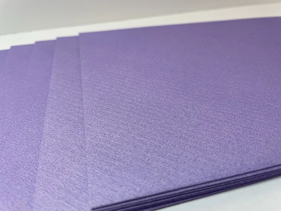 Tarjetas de Pascua ~ En forma de huevo ~ Par de conejitos blancos ~ Juego de 8 ~ Sobres con textura púrpura Foto 4 de 4