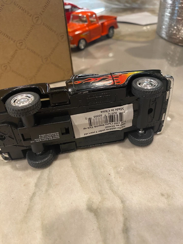 Chevrolet Stepside Pickup Nero Del 1955 Con Fiamme 1:32 Scala Die-Cast Rollback - Immagine 3 di 3