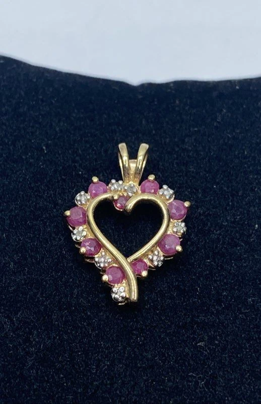 Colgante de corazón abierto de diamantes cuerpo a cuerpo en tono dorado de plata esterlina Ross Simons 2.3g Foto 3 de 4