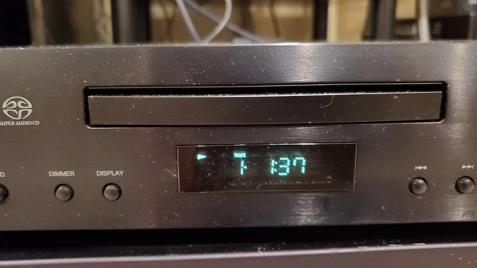 Onkyo C-S5VL Audiophile SACD/CD Player WITH REMOTE and BOX - Image 2 of 4