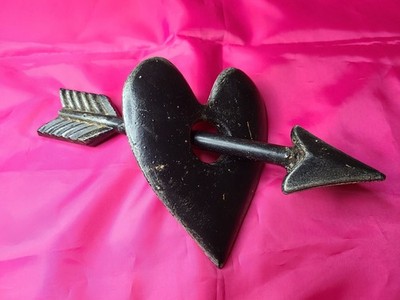 Cast Iron Arrow With Heart LOVE VALENTINES