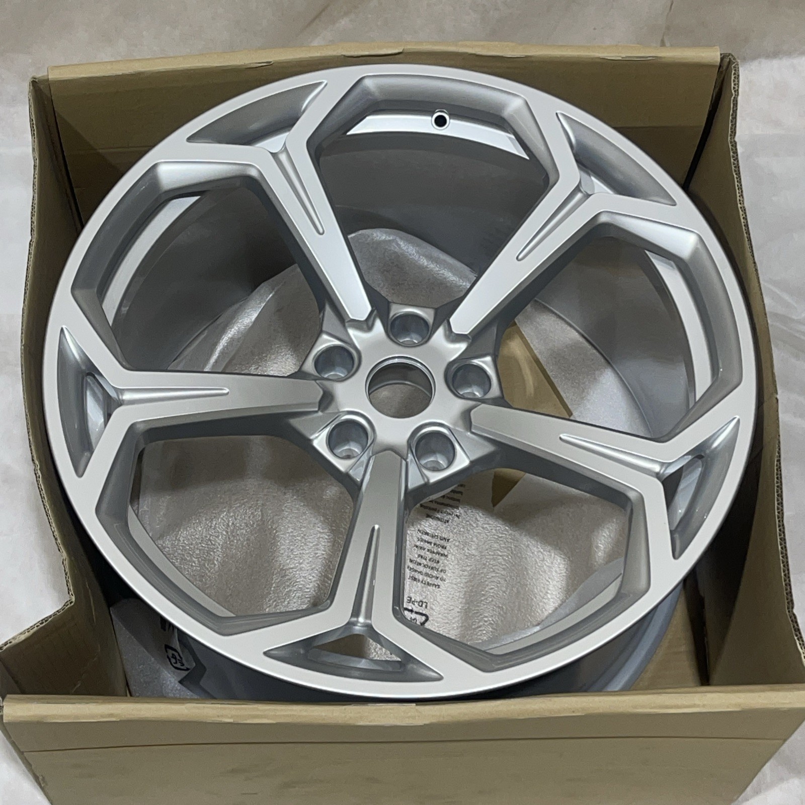 2019-2024 OEM Lamborghini Urus 22" Rim Wheel Silver Alloy 4ML601025L, New