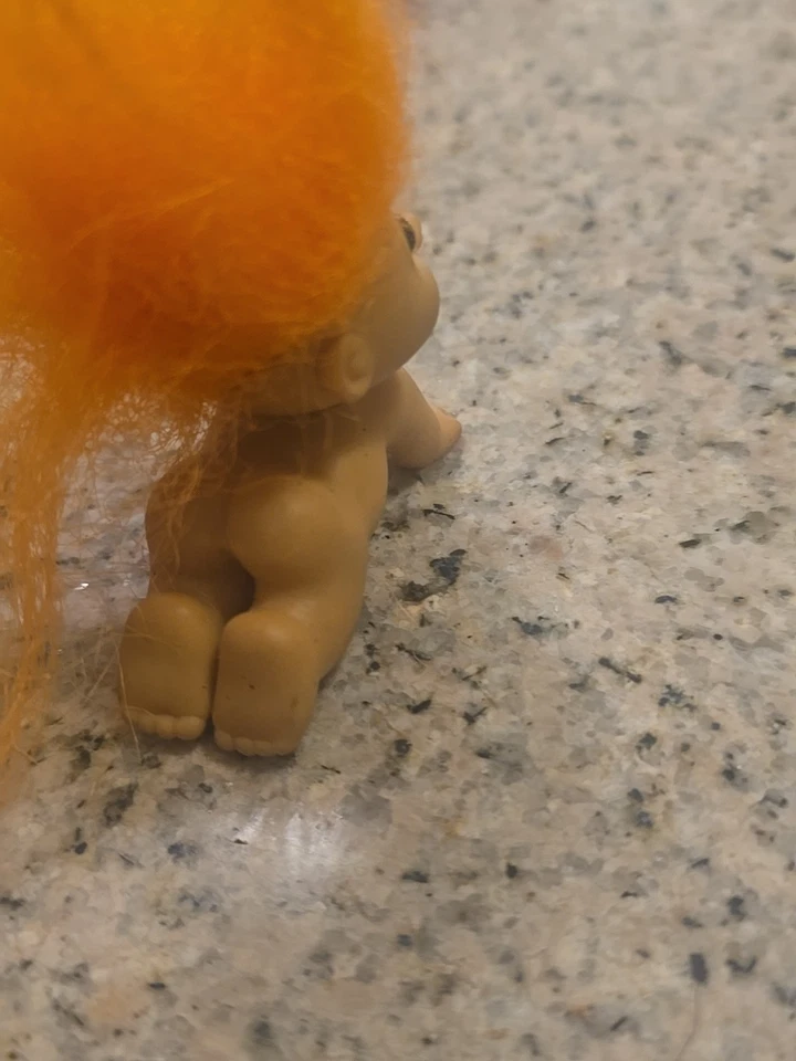 Muñeca Troll Vintage 2" Largo Bebé Arrastrándose con Presa Cabeza Giratoria en Dinamarca Foto 3 de 4