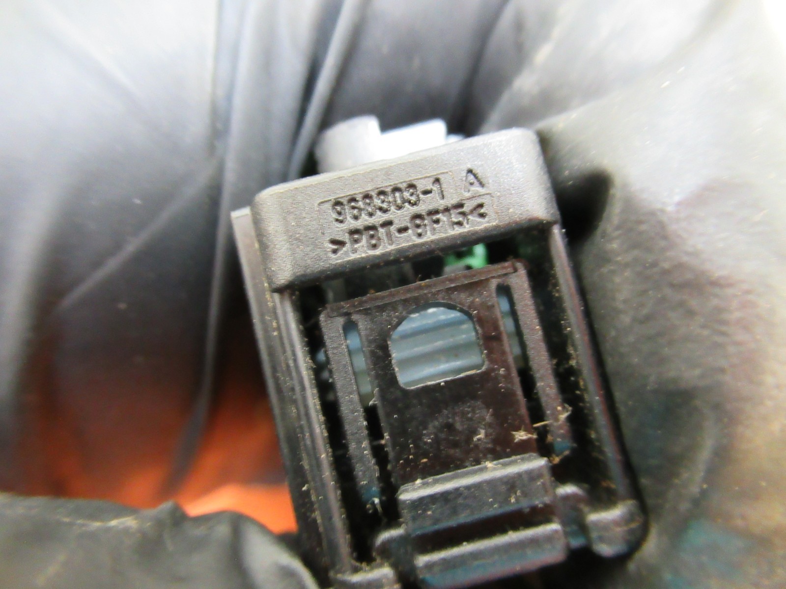 WIRE PLUG CONNECTOR OFF YAW RATE ABS BRAKE CONTROL BCM COMPUTER ECM ECU SAAB 9-3