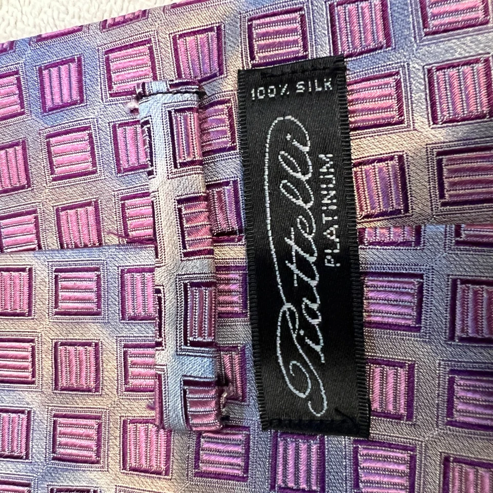 Corbata Piattelli Platino 100% Seda Hecha en EE. UU. Púrpura Texturizada Geométrica Plateada Foto 3 de 4