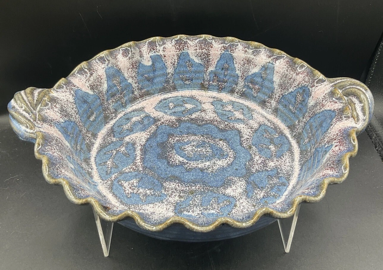 ART POTTERY COLORFUL PIE DISH WITH LEAF MOTIF BASE