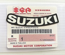 ORIGINAL Suzuki Schriftzug-WEISS/SCHWARZ-5,8cm-Aufkleber-EMBLEM-Sticker-Logo-58