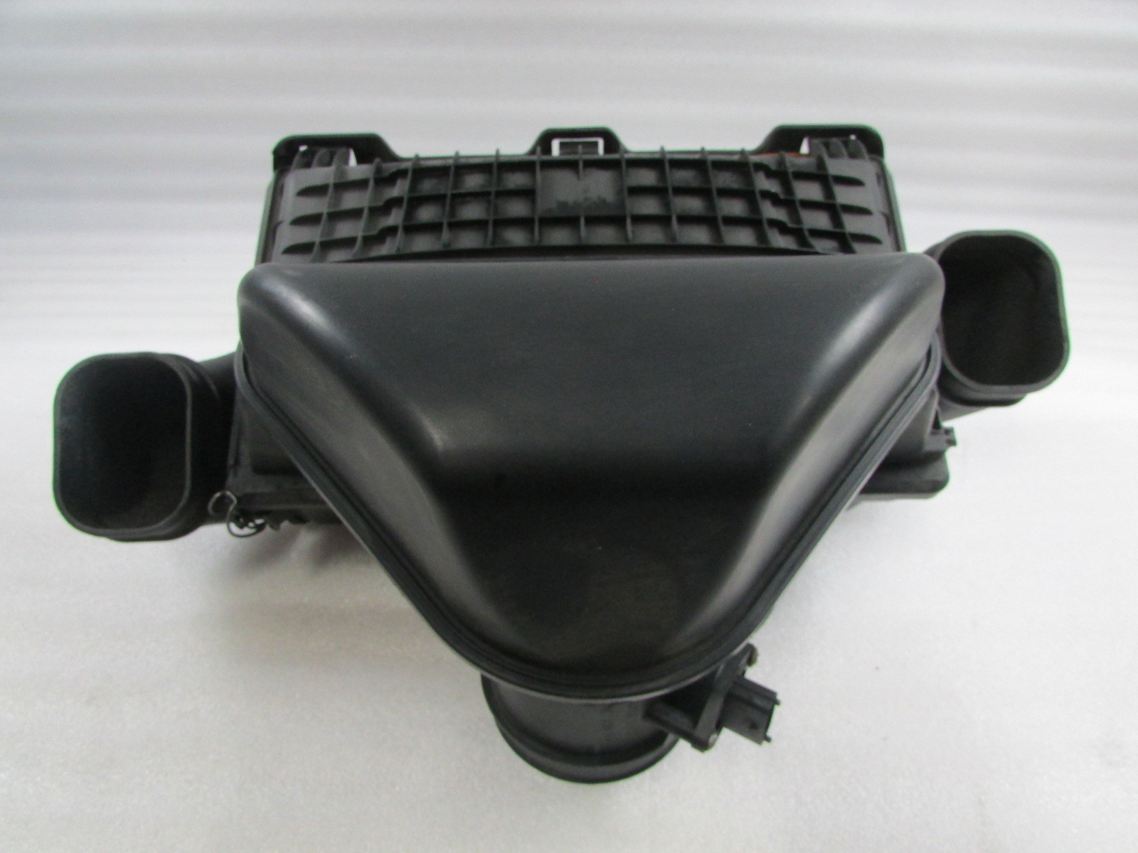 Maserati Quattroporte, Air Cleaner, Used, P/N 211794