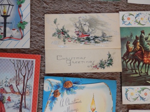 #9, 30 VINTAGE CHRISTMAS CARDS, CAROLERS,POINTSETTIAS, DIE-CUT, GLITTERED, BELLS - Picture 11 of 16