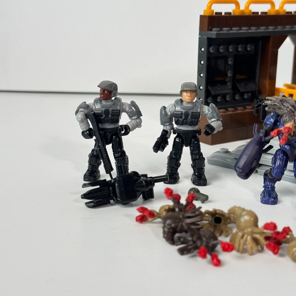 Halo Mega Bloks 97430 Flood Invasion Set COMPLETE ULTRA RARE FLOOD Forms Halo 3! - Image 2 of 4