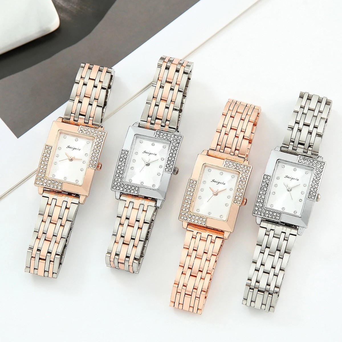 Montre de luxe carrée or idéale pour parfaire une tenue de soirée chic