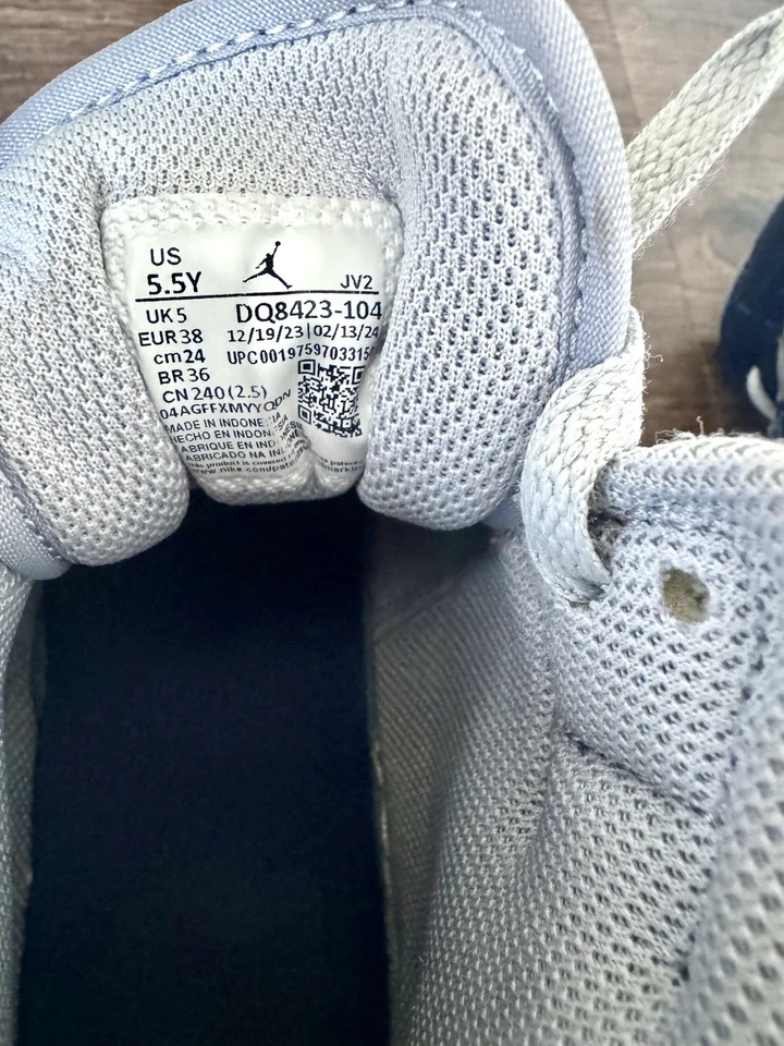 Nike Air Jordan 1 Mid White Wolf Grey Navy Size 5.5Y - Image 4 of 4