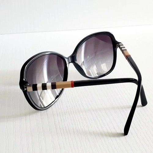 BURBERRY - Nova Check Sunglasses - Picture 8 of 12
