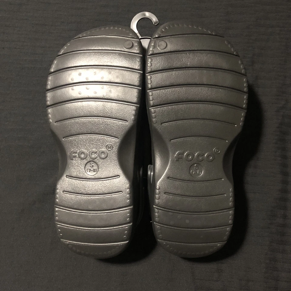 Zuecos deportivos para hombre FOCO NBA San Antonio Spurs, negros, forrados Sherpa, talla 7-8 Foto 3 de 4