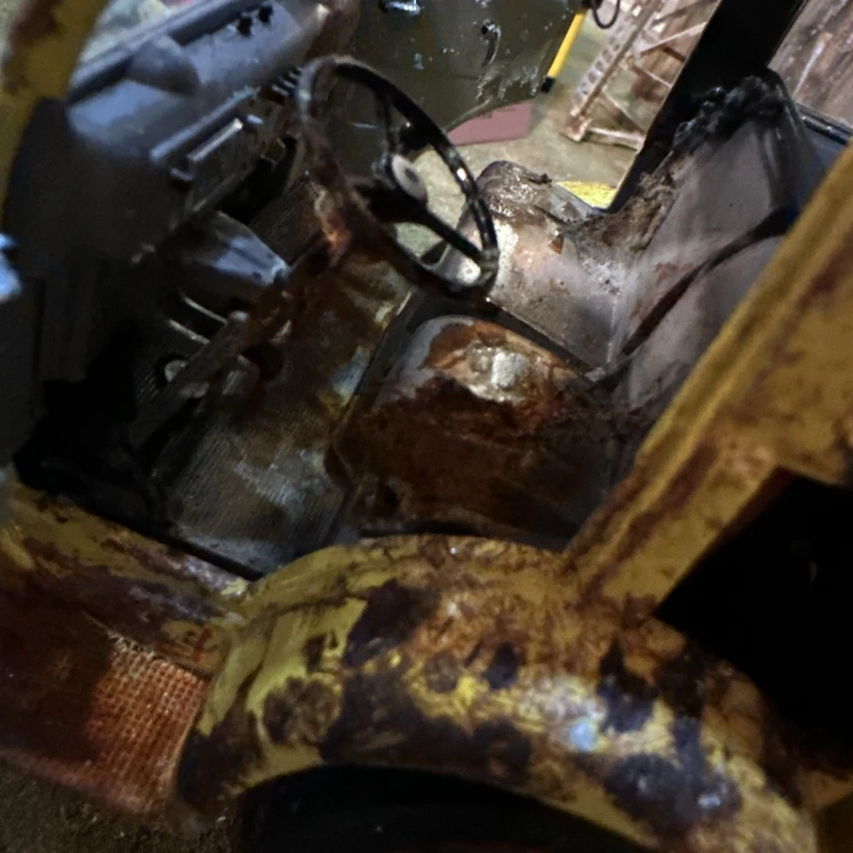 1955 White Coca Cola Stright Truck - Barn Find Cars- 1:24 DIECAST - Danbury Mint - Image 3 of 4