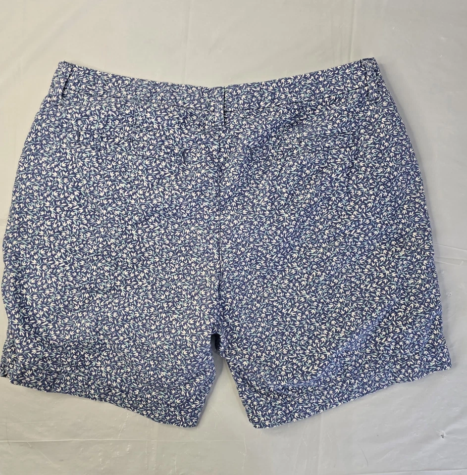 Old Navy Bermuda Shorts Blue White Floral Cottagecore 100% Cotton Size 6 - Image 4 of 4