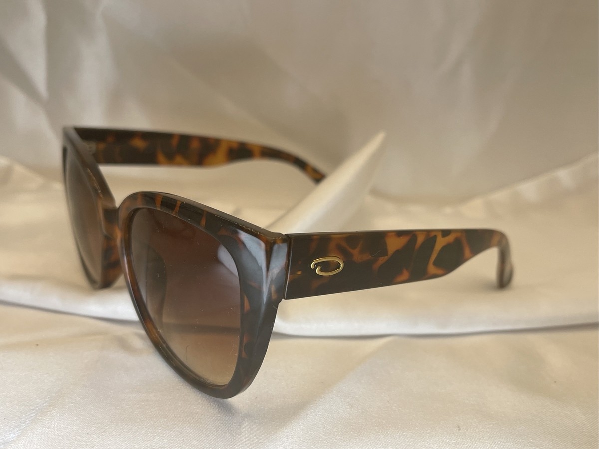 Fabulous designer  sun glasses Oscar de la Renta Oscar de la Renta | Visionist main image 4