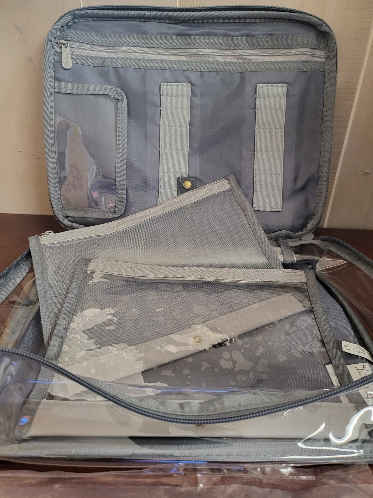 thirtyone Travel Case Ditzy Daisy 11.5W x 9H x 4"H Utility Tote Bag