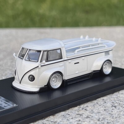 LF Model 1:64 RWB T1 Pickup Lavender violet/Pearlescent white