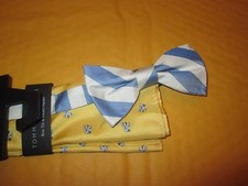 MEN'S TOMMY HILFIGER BLUE WHITE BOW TIE YELLOW WHITE FROG BLUE POCKET SQUARE