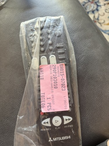 Mitsubishi Wireless Remote Control for TV VCR DVD Audio, Black - Picture 2 of 3