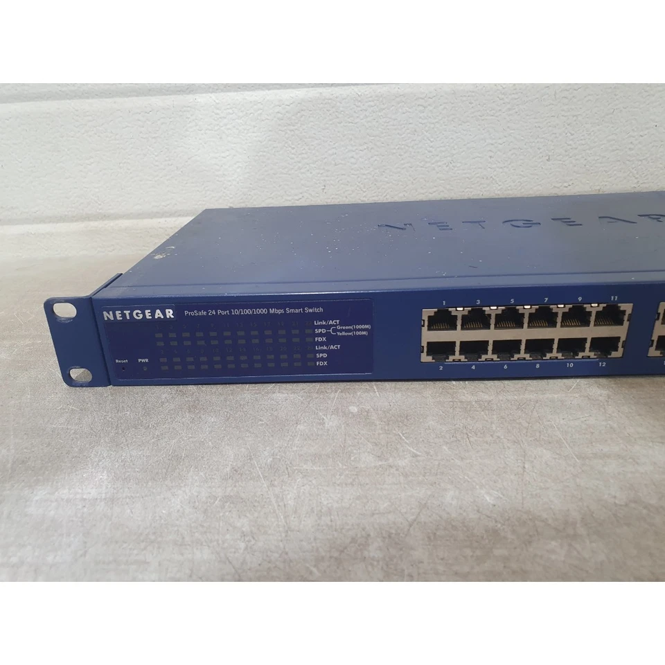 Netgear Prosafe GS724T Smart Switch Blue 10/100 Mbps 24-Ports Gigabit Ethernet - Image 2 of 4