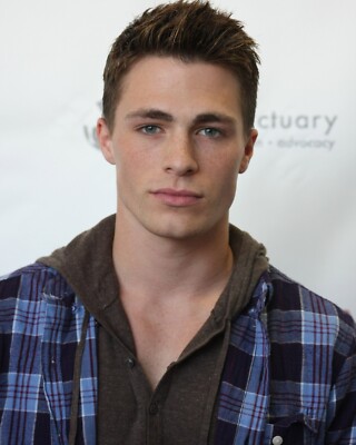 COLTON HAYNES 8x10 PHOTO *