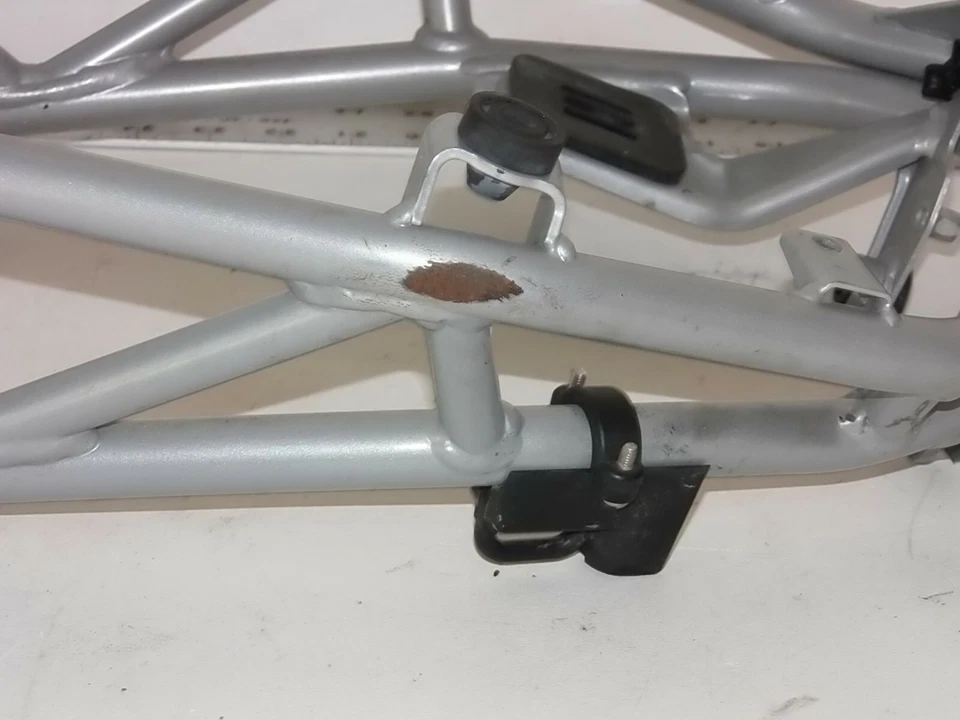 Marco de asiento completo Ducati Hypermotard 796 2010 subchasis plateado Foto 2 de 4