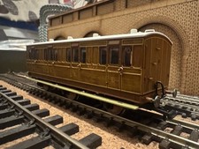 Hornby R40081 (OO) LNER 6 Wheel 1st Class Compartment  No.4172 In Varnished Teak