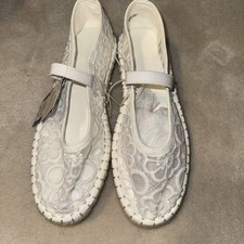 Universal Thread Womens White Celia Memory Foam Lace Flats Multiple Sizes NWT