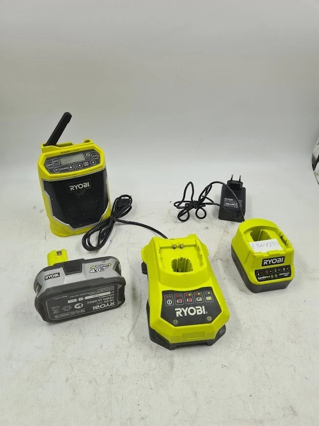 LOS VON 4 Ryobi CDR180 Radio & 2x Ladegerät & Batterie Funktionierend - Bild 2 von 4