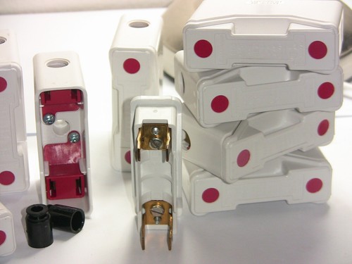 Cooper Bussmann RS20HWH FRONT 20A Red Spot Fuse Holder 600V AC (402162) - 第 1/18 張圖片