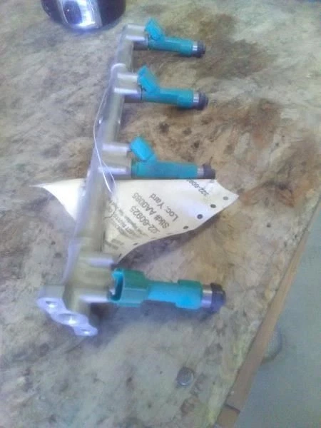 Carril inyector Scion TC 2008 usado con inyectores como se muestra enviado a Los Ángeles Foto 2 de 4