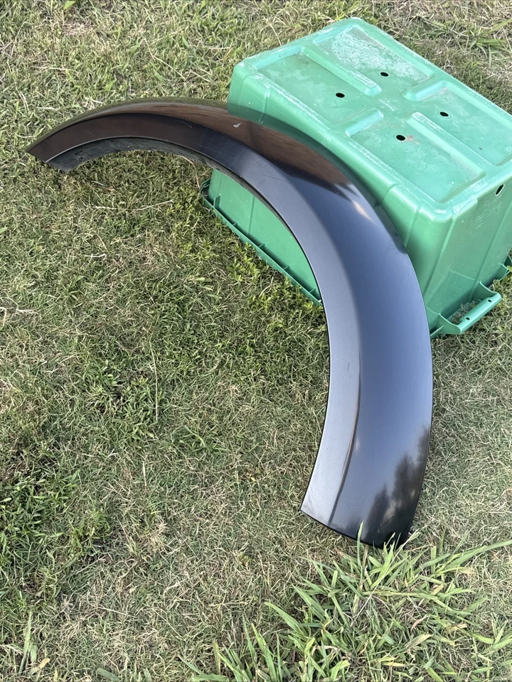 Dodge Nitro 2007-2011 molduras de brotes de rueda delantera izquierda Foto 3 de 4