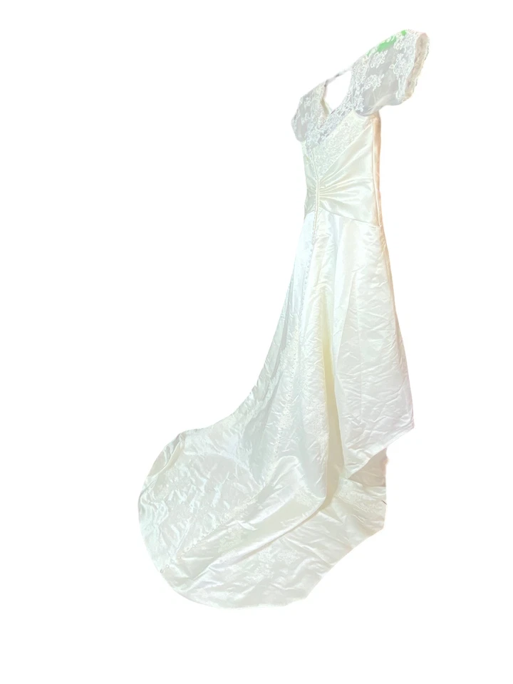 Unforgettable Women's Plus Size Wedding Dress w/ Royal Length Train (Size: 24) - Image 4 of 4