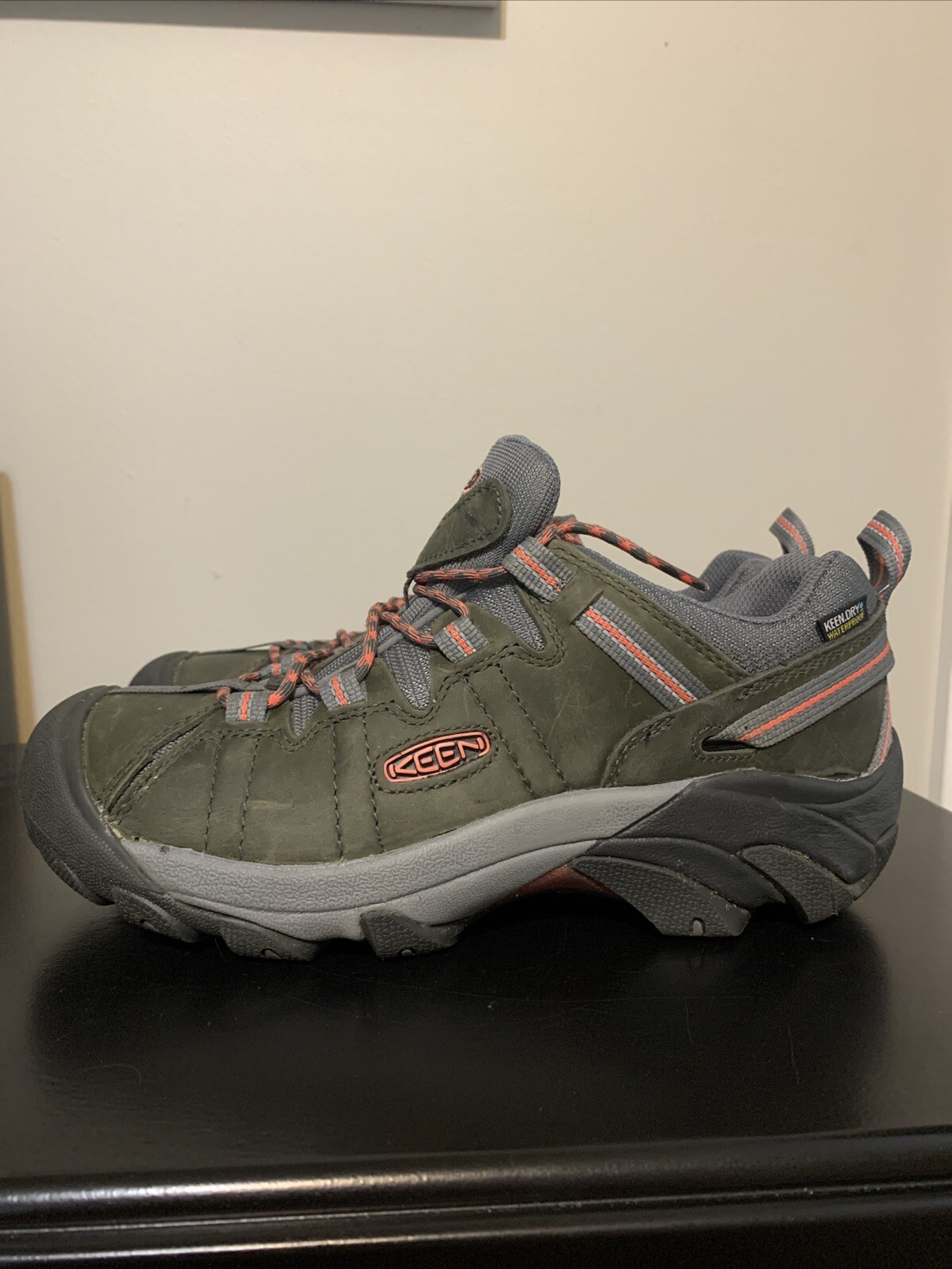 Scarpe da trekking impermeabili KEEN da donna Targhee 2 bassa altezza corallo magnetico taglia 10 US