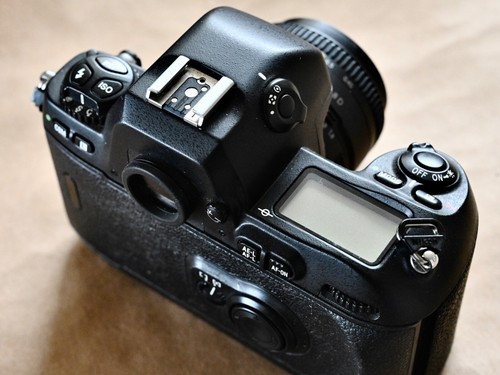 NIKON F100 with Nikon 50mm f1.8 AF-d in both MINT condition - Picture 5 of 10