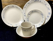 VTG Corelle Dinnerware. First Of Spring Pattern. 21pc Set