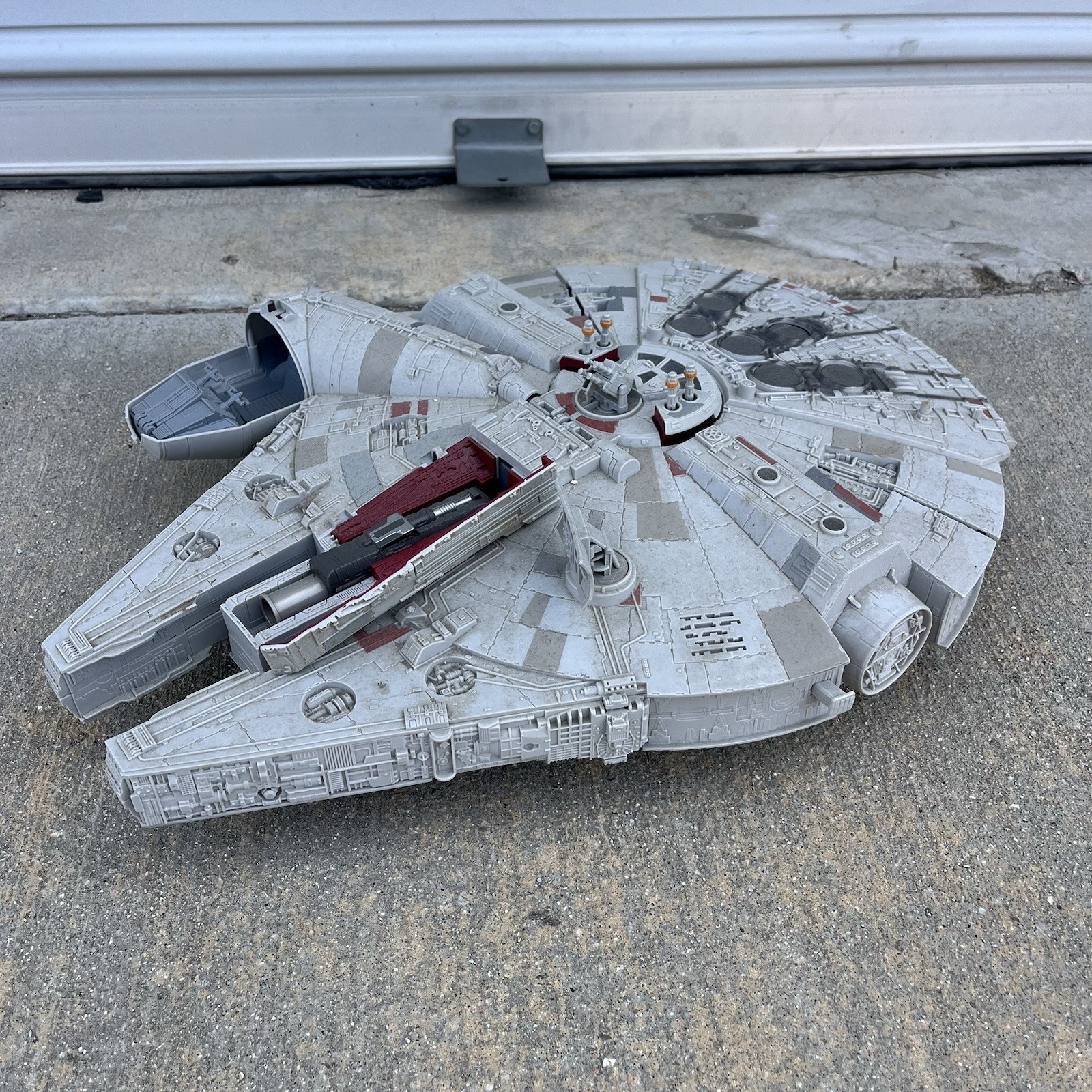 Hasbro Star Wars 21" MILLENIUM FALCON BATTLE ACTION SHIP 201
