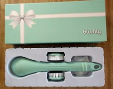 NIB 💥💥 BLUSHLY 💥💥  Cleansing & Exfoliating Body Brush with Heads & Gift Box
