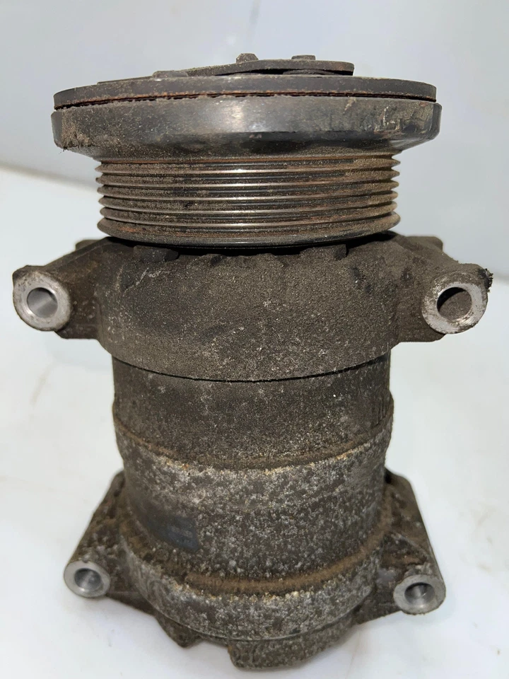 00 - 02 Chevy Express GMC Savana AC Compressor - w/o Rear AC OEM 89018951 - Image 3 of 4