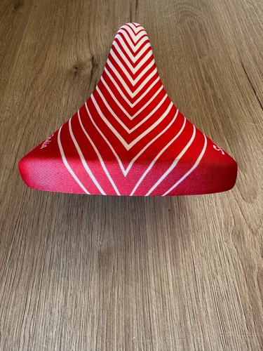 Retro Bicycle Parts - NOS Selle Italia Saddle Red/White (272 mm x 146 mm) - Picture 7 of 7
