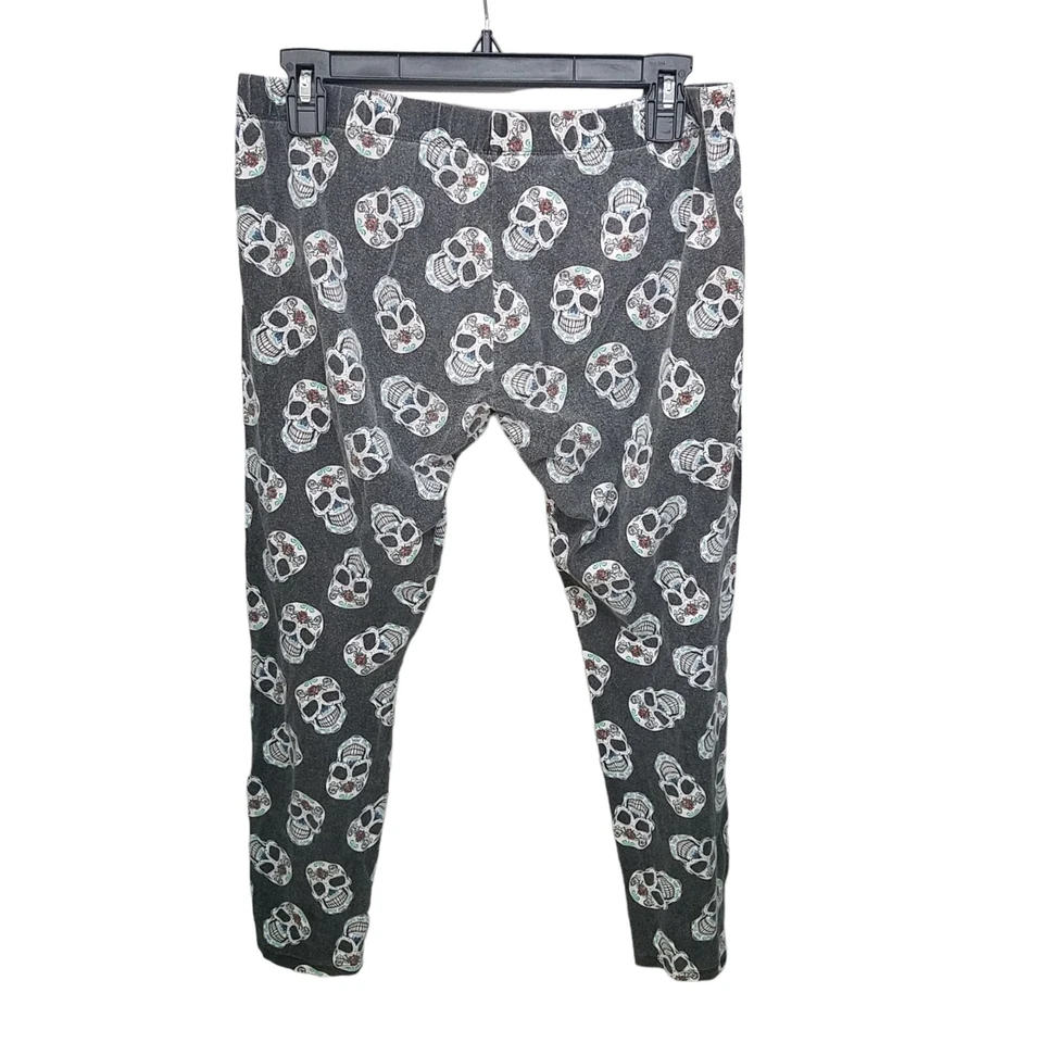 No Boundaries Womens Size XL Gray Skulls Capri Leggings - Image 4 of 4